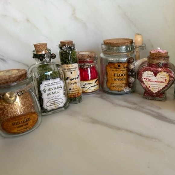 Amazing custom set of 8 Harry Potter Potion Bottles - Picture 1 of 3